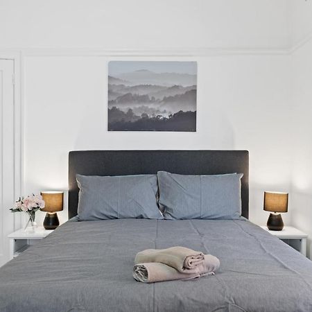 Burwood City Newly Renovated 2 Bed 2 Bath Free Private Parking Big Apt シドニー エクステリア 写真