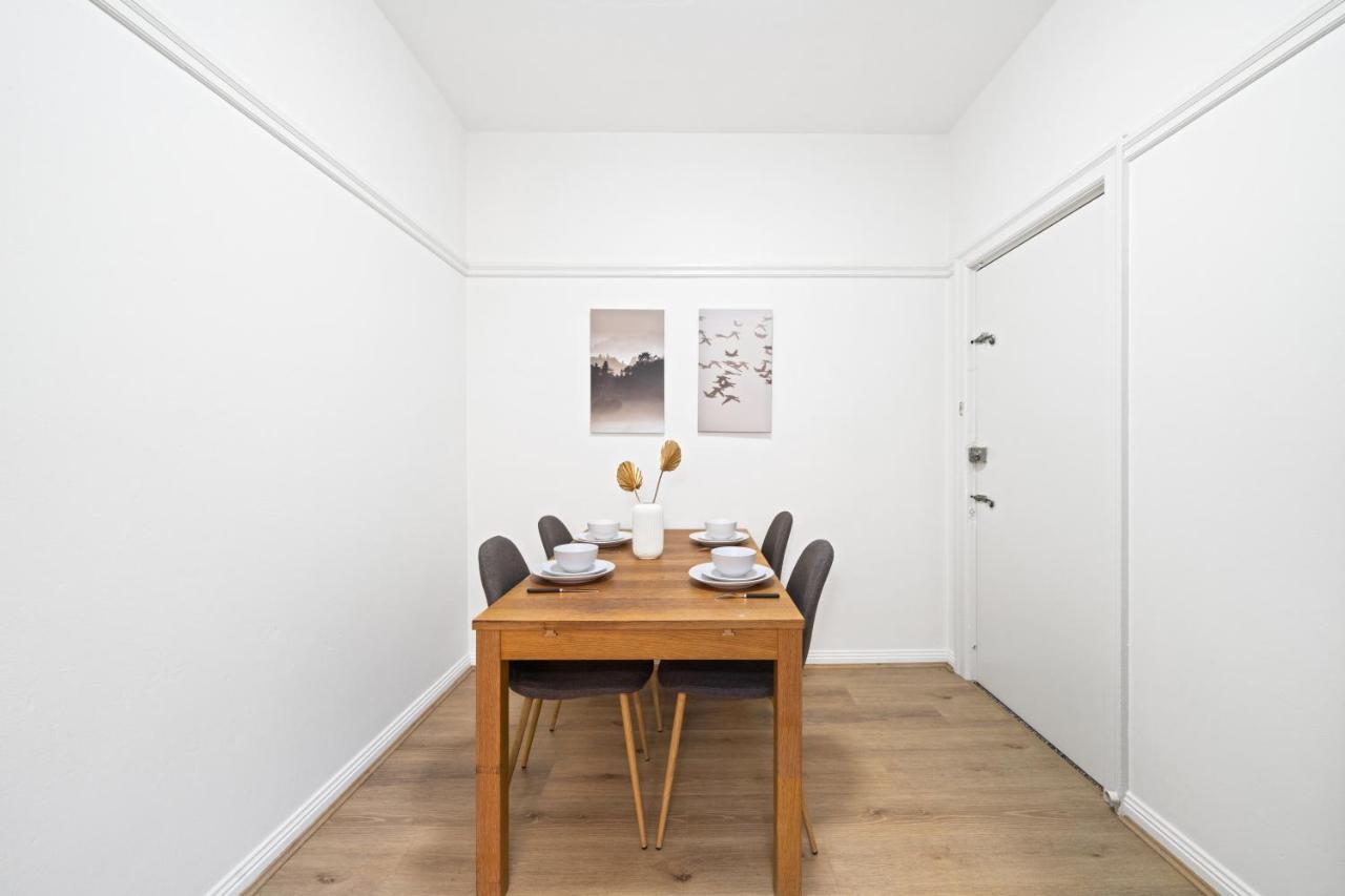 Burwood City Newly Renovated 2 Bed 2 Bath Free Private Parking Big Apt シドニー エクステリア 写真