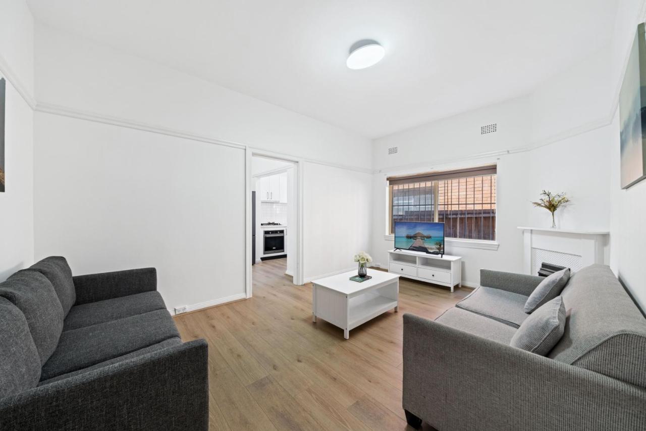 Burwood City Newly Renovated 2 Bed 2 Bath Free Private Parking Big Apt シドニー エクステリア 写真