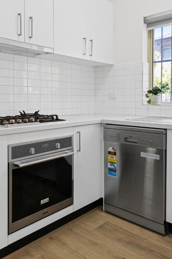 Burwood City Newly Renovated 2 Bed 2 Bath Free Private Parking Big Apt シドニー エクステリア 写真