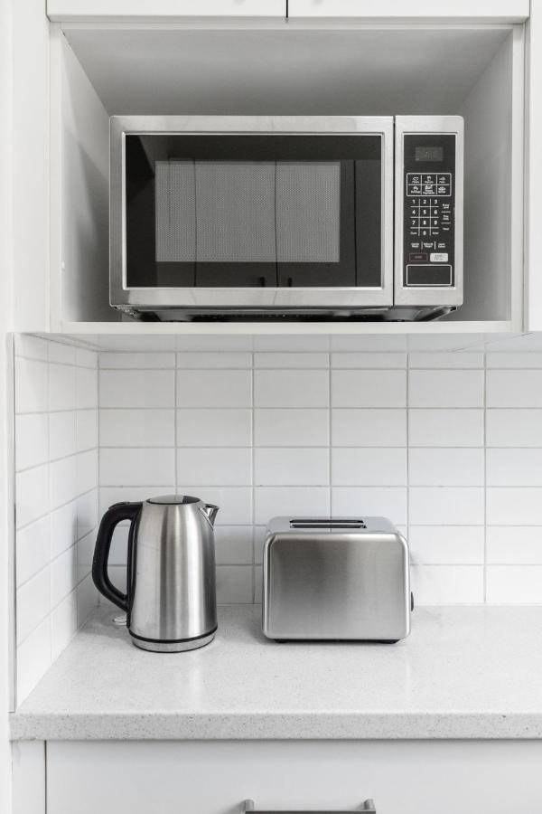 Burwood City Newly Renovated 2 Bed 2 Bath Free Private Parking Big Apt シドニー エクステリア 写真
