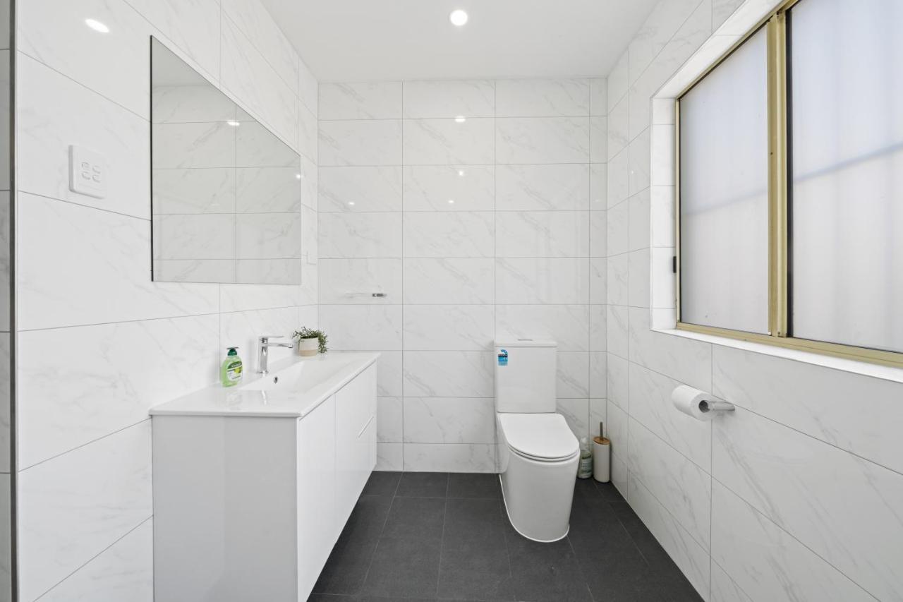 Burwood City Newly Renovated 2 Bed 2 Bath Free Private Parking Big Apt シドニー エクステリア 写真